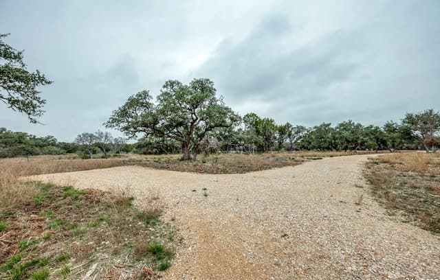 rental at 801 Grand Oaks in Hondo, TX — photo 5