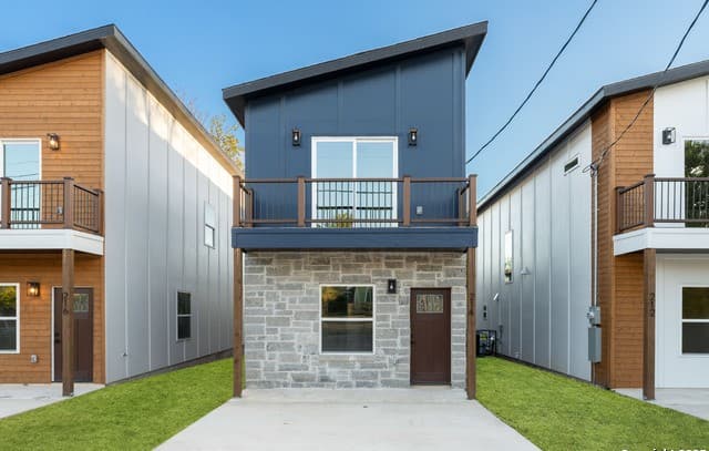 3-bedroom rental at 214 Cooper St in San Antonio, TX — photo 1