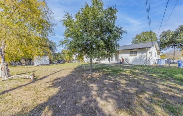 3-bedroom rental at 3411 Vinecrest in Kirby, TX — photo 3