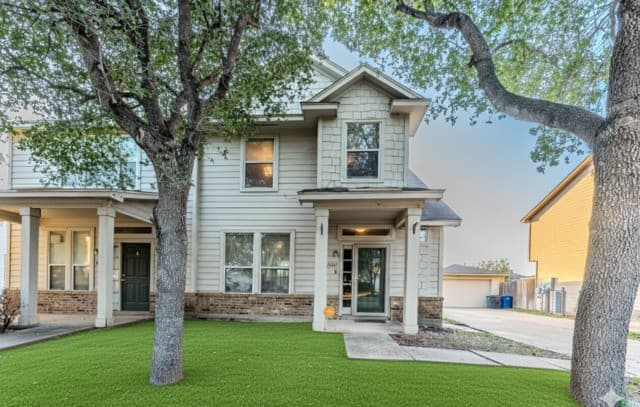 3-bedroom rental at 10311 Lateleaf Oak in San Antonio, TX — photo 1