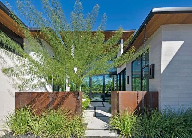 4-bedroom rental at 24606 Cliff Line in San Antonio, TX — photo 5