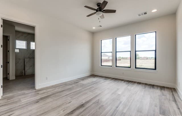 4-bedroom rental at 108 Abrego Trail in Floresville, TX — photo 4