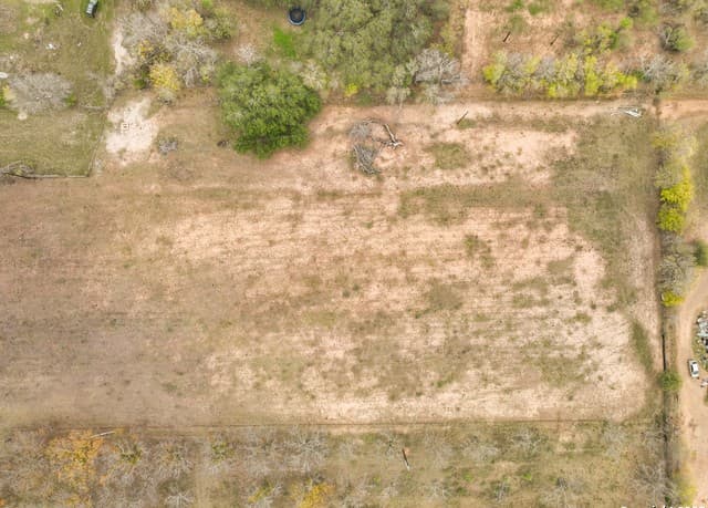 rental at TBD County Road 671 in Devine, TX — photo 3