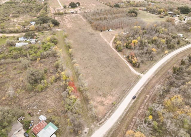 rental at TBD County Road 671 in Devine, TX — photo 4