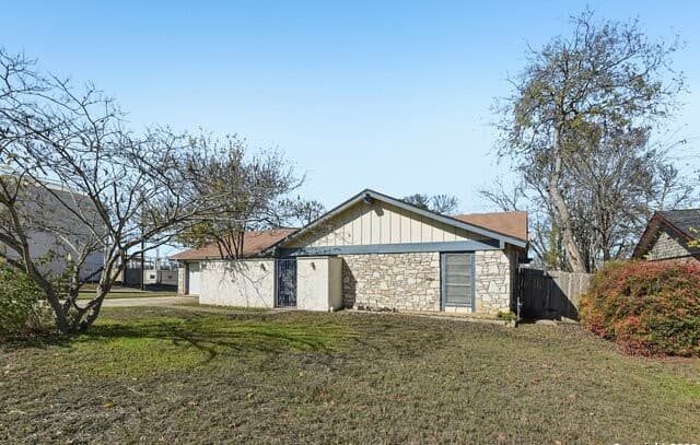 Home for sale at 8203 Phoenix in Universal City, TX — photo 2