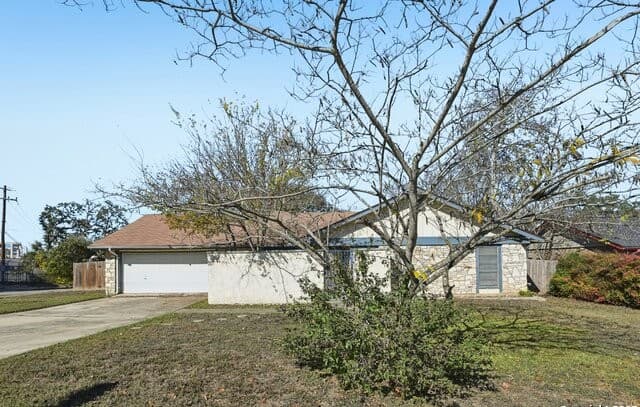 Home for sale at 8203 Phoenix in Universal City, TX — photo 3