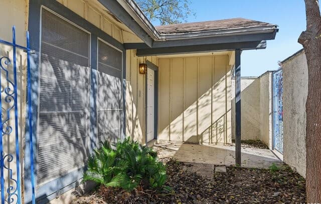 Home for sale at 8203 Phoenix in Universal City, TX — photo 5