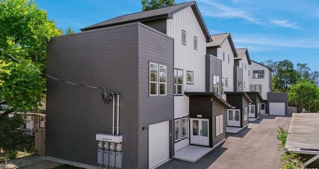 3-bedroom rental at 106 Bank St Unit 102 in San Antonio, TX — photo 2