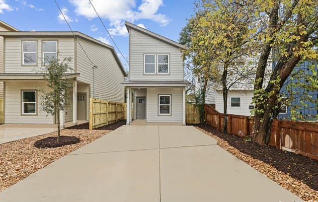 3-bedroom rental at 1214 Aransas in San Antonio, TX — photo 1