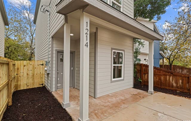 3-bedroom rental at 1214 Aransas in San Antonio, TX — photo 3