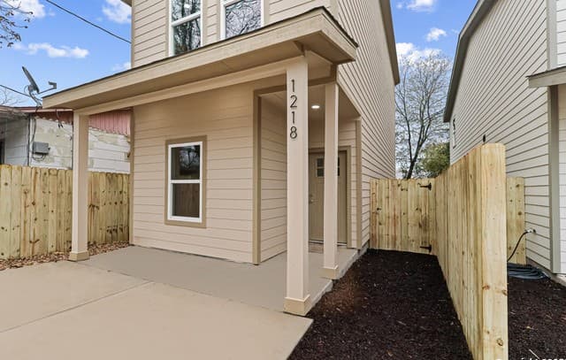 3-bedroom rental at 1218 Aransas in San Antonio, TX — photo 3