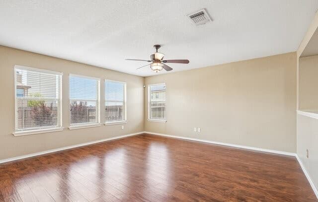 3-bedroom rental at 5700 Ping Way in Schertz, TX — photo 5