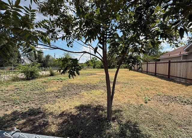 rental at 1534 Lamar in San Antonio, TX — photo 1