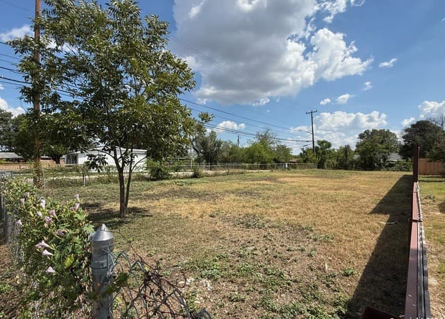 rental at 1534 Lamar in San Antonio, TX — photo 5