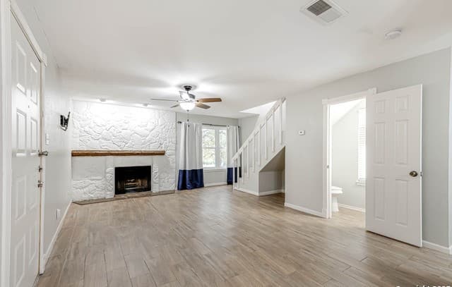 1-bedroom rental at 4107 Medical Unit 5208 in San Antonio, TX — photo 4