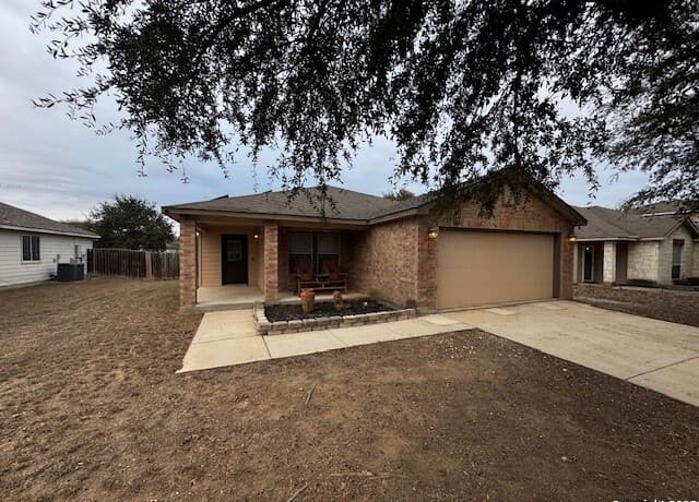 3-bedroom rental at 7907 Saratoga Knll in Selma, TX — photo 2