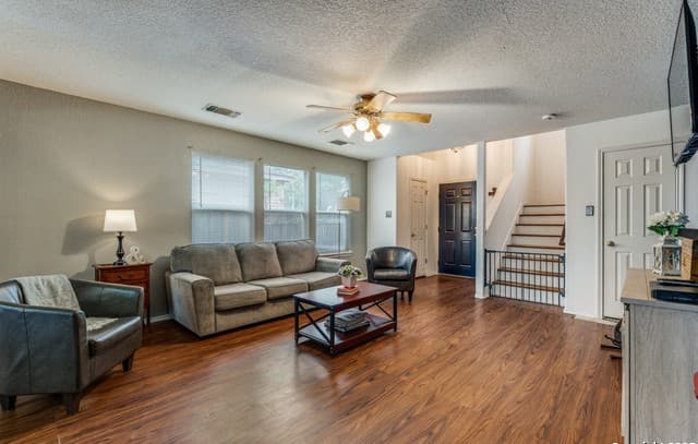 4-bedroom rental at 6110 Outlook Ridge in San Antonio, TX — photo 3