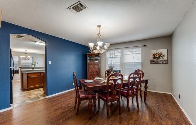 4-bedroom rental at 6110 Outlook Ridge in San Antonio, TX — photo 5