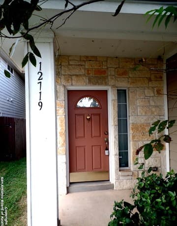 3-bedroom rental at 12719 Goldenrain Bay in San Antonio, TX — photo 2