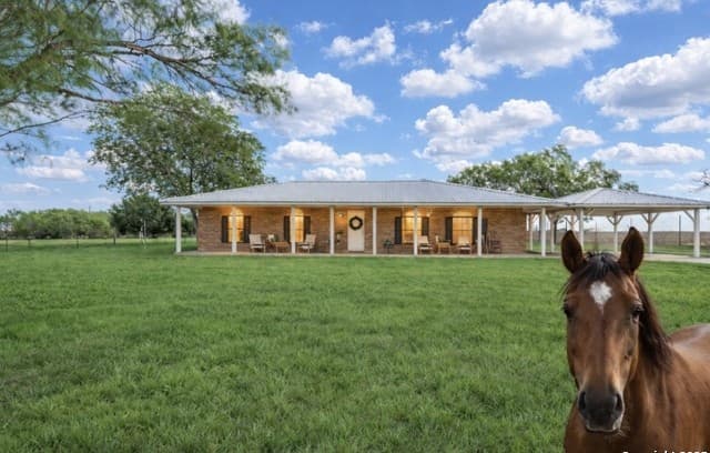 3-bedroom rental at 315 Simon in Pleasanton, TX — photo 1