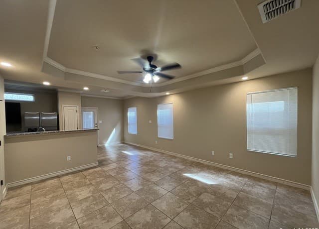 3-bedroom rental at 6315 Luglio Lane Unit 102 in San Antonio, TX — photo 2