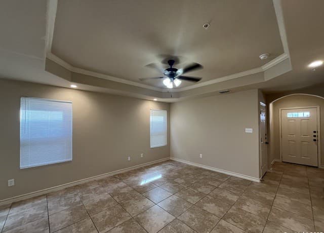 3-bedroom rental at 6315 Luglio Lane Unit 102 in San Antonio, TX — photo 5