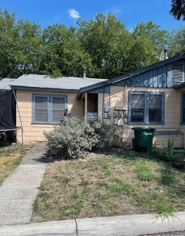rental at 1934 Ridgewood in San Antonio, TX — photo 1
