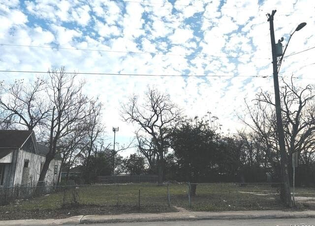 rental at 1418 Montana in San Antonio, TX — photo 4