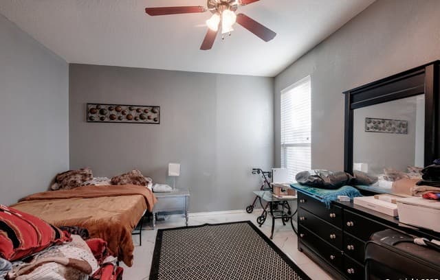 5-bedroom rental at 6927 Macaway in San Antonio, TX — photo 5