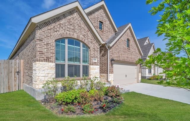 3-bedroom rental at 14182 Blind Bandit in San Antonio, TX — photo 2