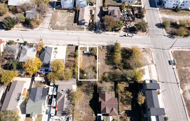 rental at 621 S Pine in San Antonio, TX — photo 3