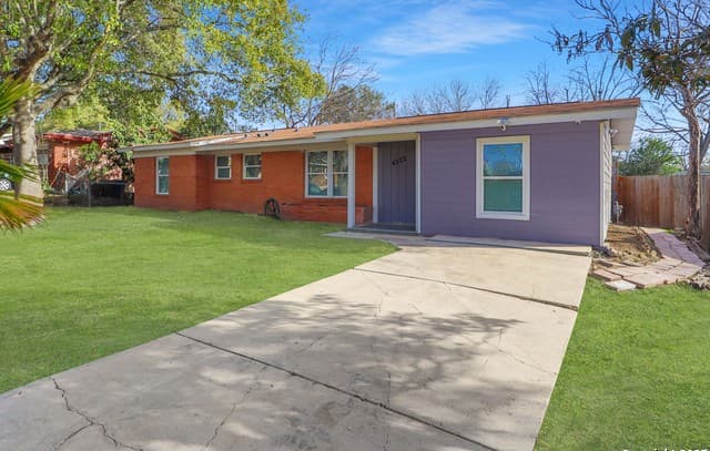 4-bedroom rental at 4919 Orchid Star in San Antonio, TX — photo 2