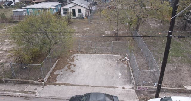 rental at 2208 W Poplar #2 in San Antonio, TX — photo 2