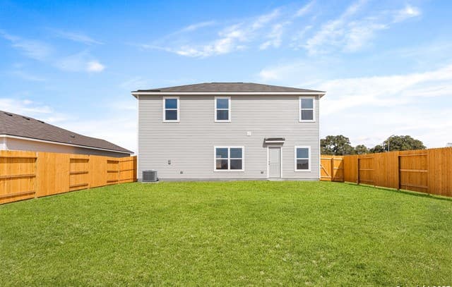 5-bedroom rental at 16001 Delgado Hills in Lytle, TX — photo 2