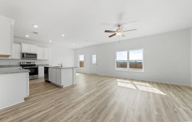 5-bedroom rental at 16001 Delgado Hills in Lytle, TX — photo 3