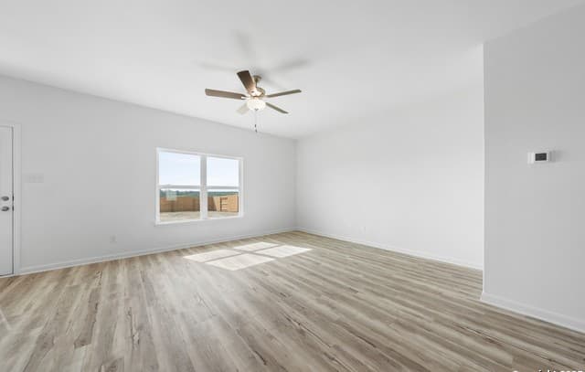 5-bedroom rental at 16001 Delgado Hills in Lytle, TX — photo 4