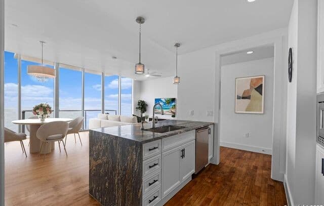 1-bedroom rental at 610 E Market Unit UNIT 3110 in San Antonio, TX — photo 3