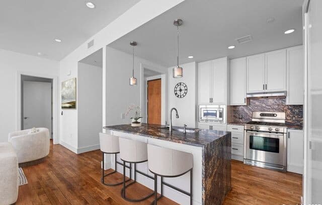 1-bedroom rental at 610 E Market Unit UNIT 3110 in San Antonio, TX — photo 5