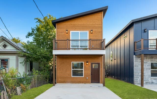 3-bedroom rental at 216 Cooper St in San Antonio, TX — photo 1