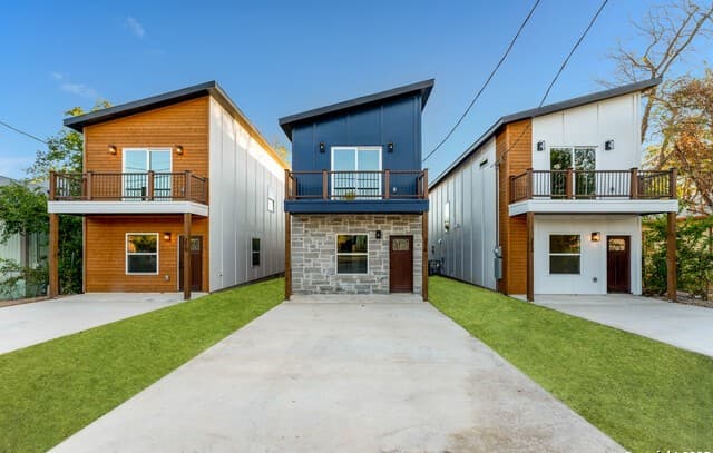 3-bedroom rental at 216 Cooper St in San Antonio, TX — photo 2