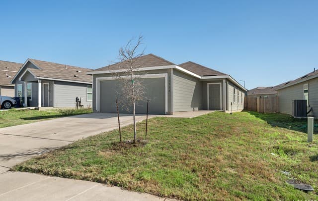 3-bedroom rental at 13354 Furyk in San Antonio, TX — photo 1