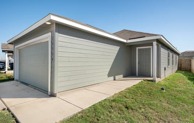3-bedroom rental at 13354 Furyk in San Antonio, TX — photo 3