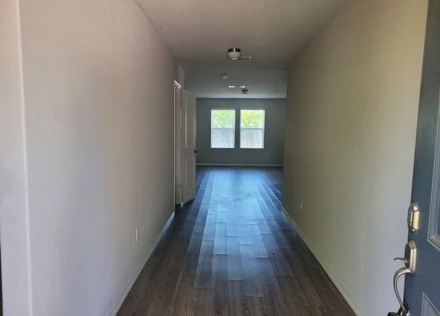 4-bedroom rental at 11311 Babcock Bend in San Antonio, TX — photo 1