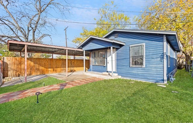 3-bedroom rental at 321 Huntington in San Antonio, TX — photo 1