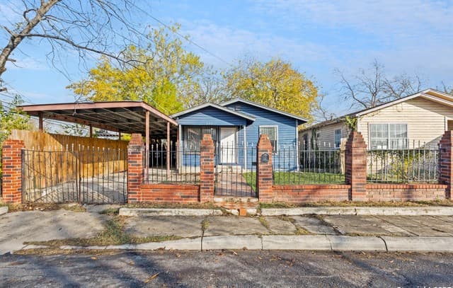 3-bedroom rental at 321 Huntington in San Antonio, TX — photo 3