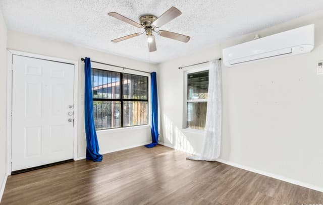 3-bedroom rental at 321 Huntington in San Antonio, TX — photo 5