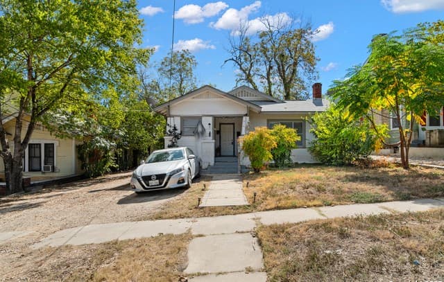 rental at 418 Warren in San Antonio, TX — photo 2