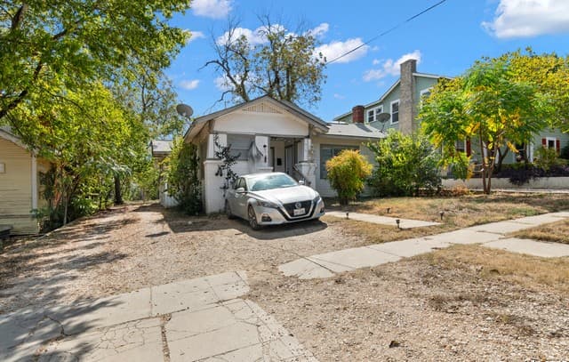 rental at 418 Warren in San Antonio, TX — photo 3