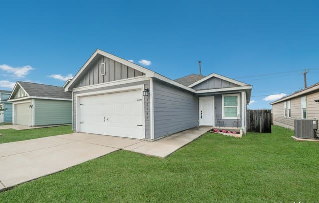 3-bedroom rental at 12047 Overton Way in San Antonio, TX — photo 3