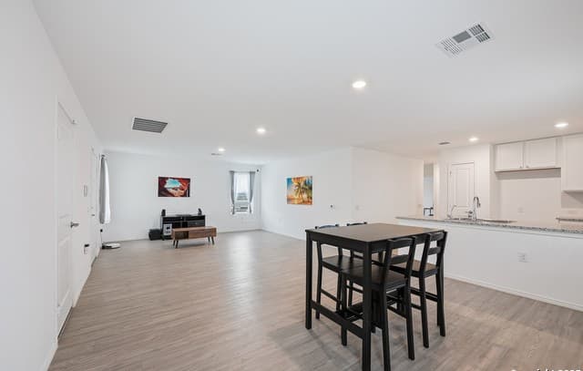 3-bedroom rental at 12003 Overton in San Antonio, TX — photo 3